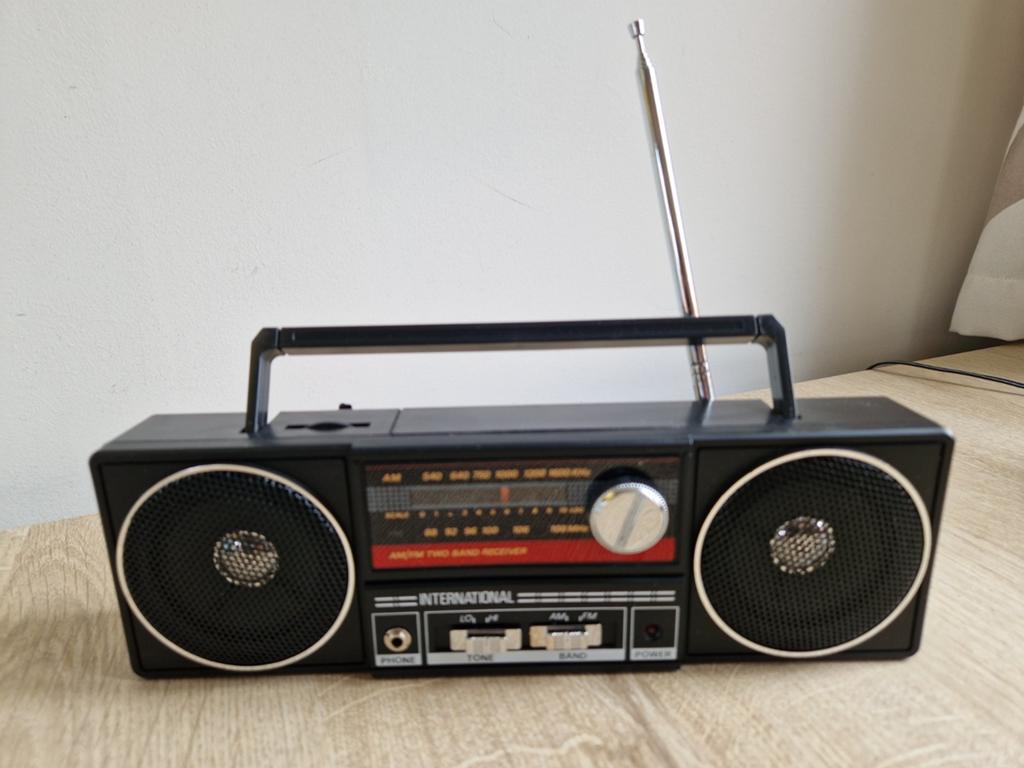 International portable radio (eind jaren '80), Enlèvement, Radio
