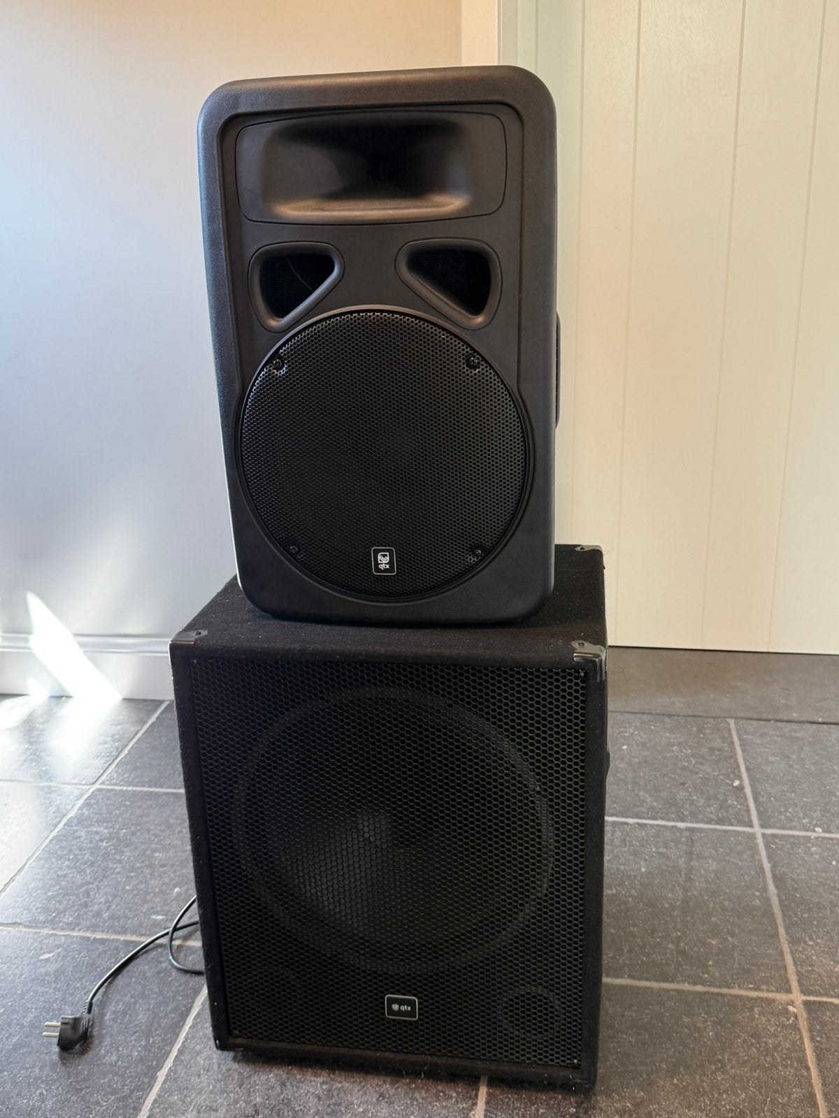 Mooie set Actieve speakers: 1 sub (15”) + 1 speaker (12”), TV, Hi-fi & Vidéo, Enceintes, Enlèvement, Utilisé, Enceinte de fête