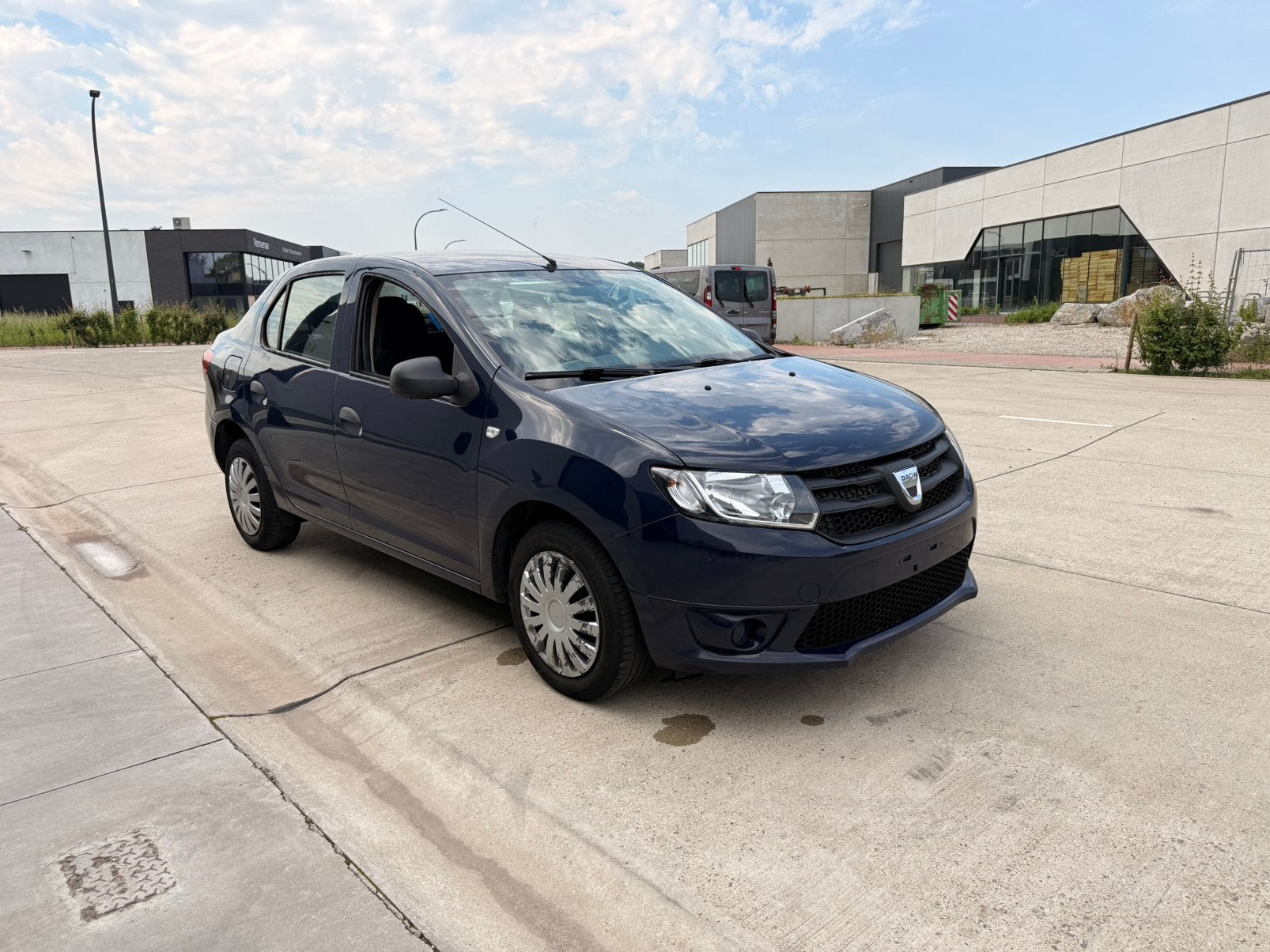 Dacia Logan 2016 Benzine, Autos, Dacia, https://public.car-pass.be/vhr/906e5f31-e417-4b95-af75-fd9405f0c86d, Achat, Entreprise