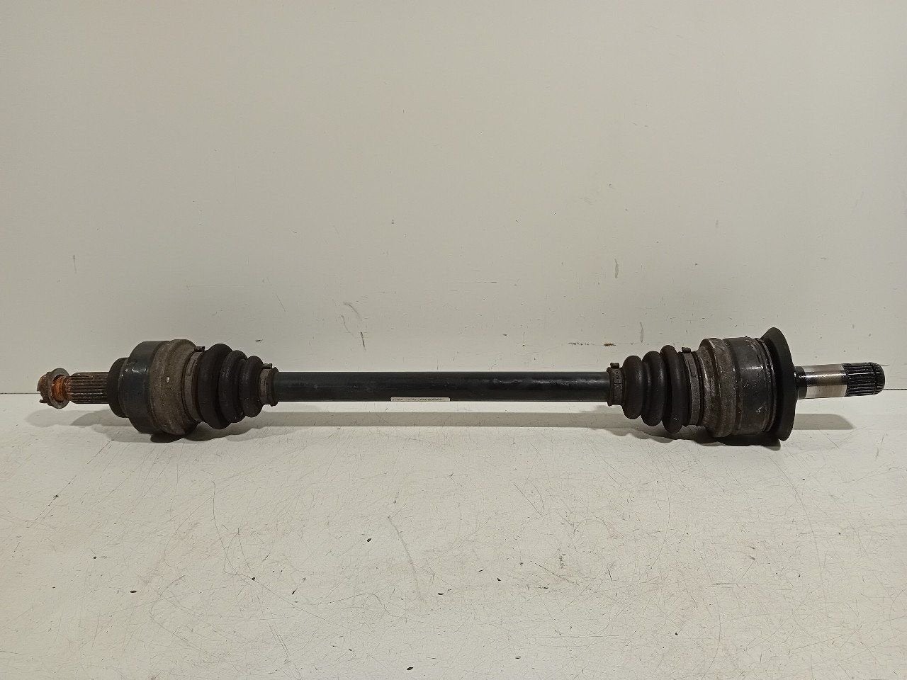 Aandrijfas links achter BMW 1 serie, Onderdelen@venauto.nl, Van der Ven Autorecycling B.V., Ettenseweg 76, 4706 PB Roosendaal, The Netherlands