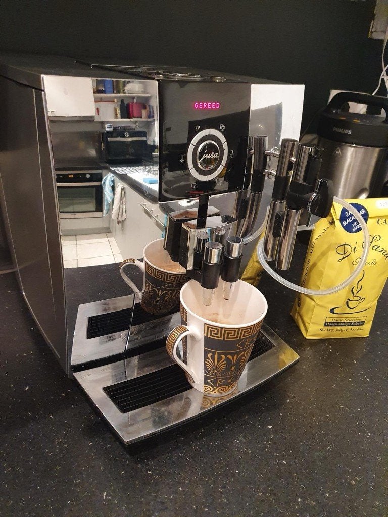 Machine à café JURA J5, Machine à espresso, Réservoir d'eau amovible, Café en grains, Utilisé