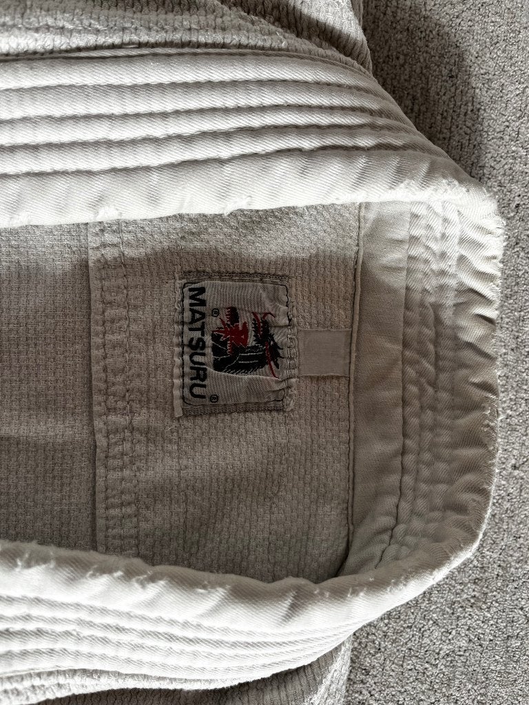 Kimono voor gevechtsport (judo, karate), kindermaat, Enlèvement ou Envoi, Taille XS ou plus petite, Utilisé, Costume d'arts martiaux