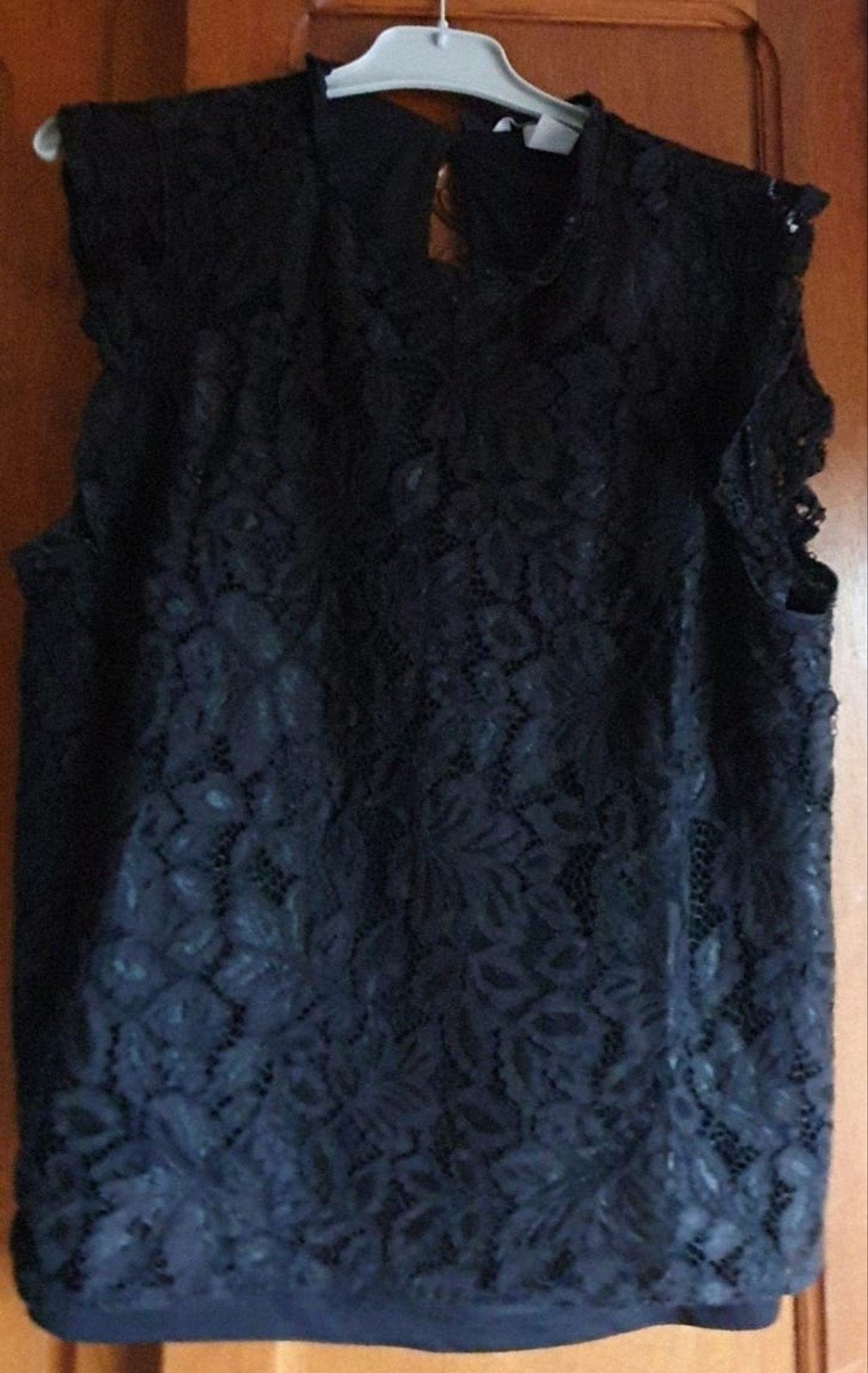 Zwarte H&M kanten top met ruffles maat M - mouwloos, Kleding | Dames, Topjes, Maat 38/40 (M), H&M, Zwart, Ophalen of Verzenden