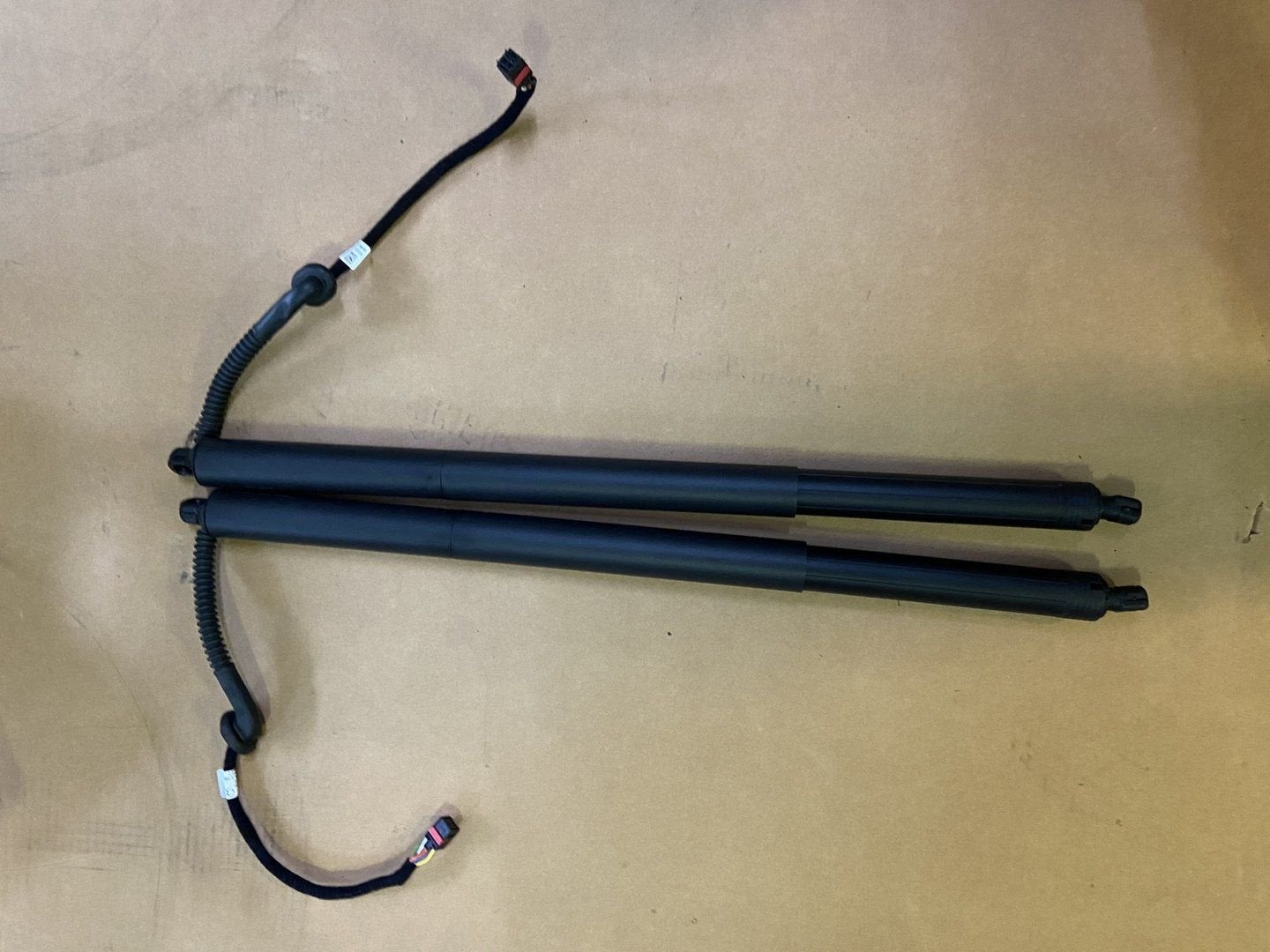 Audi A3 8Y Elektrische Achterklep Veren Set 8Y4827851, Auto-onderdelen, -, -, Nieuw, Ophalen of Verzenden