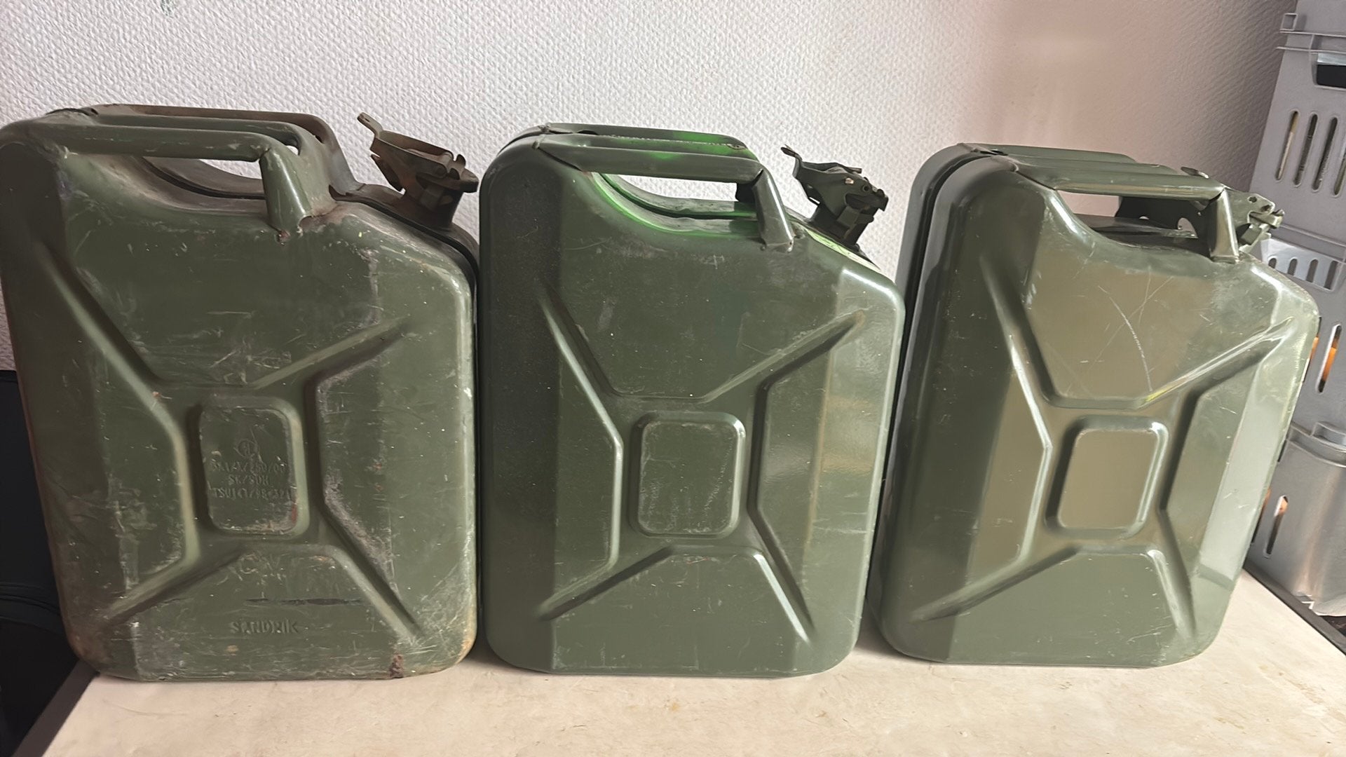 3 Jerrycans, Enlèvement, Comme neuf