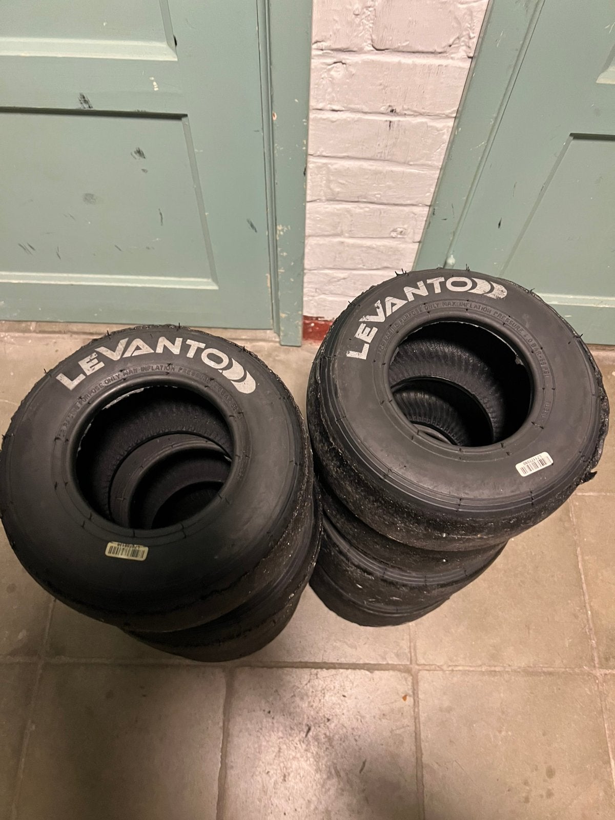 2 trains de slicks Levanto KRT à vendre, Sports & Fitness, Enlèvement ou Envoi, Utilisé, Pièces Kart