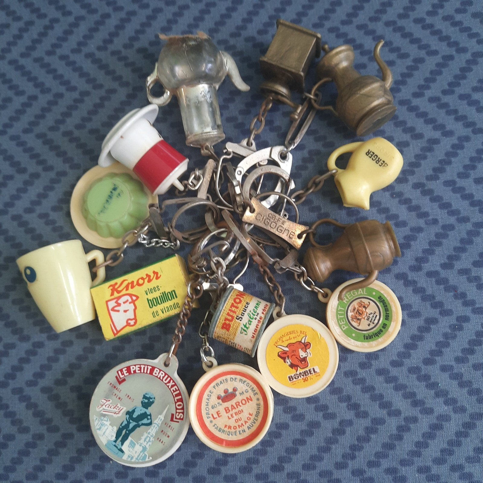LOT circa 15 VINTAGE productsleutelhangers: KOFFIEKAN,KAAS, Verzamelen, Sleutelhangers, Zo goed als nieuw, Merk, Ophalen