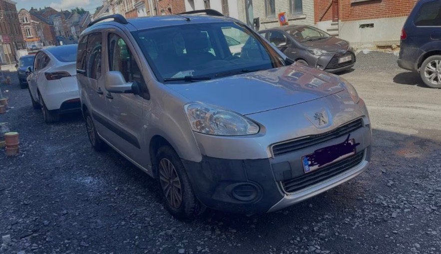 Peugeot Partner  1.6 Benzine  2014, Auto's, Euro 5, Zwart, 4 cilinders, Elektrische ramen