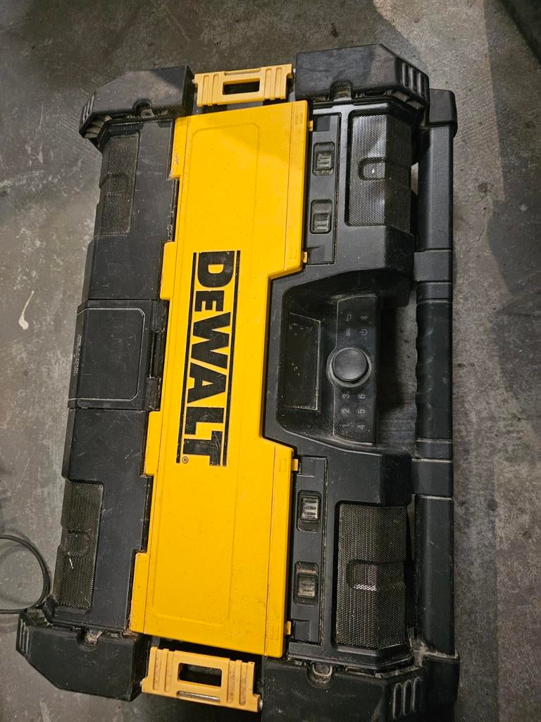 Dewalt radio, Bricolage & Construction, Boîtes à outils, Enlèvement, Utilisé