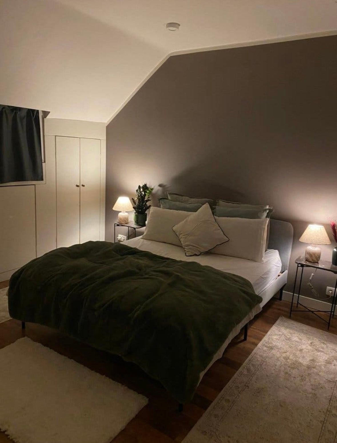 Grand LIT IKEA COMPLET QUASI NEUF 160x200 avec matelas, Gris, Comme neuf, Enlèvement, 180 cm