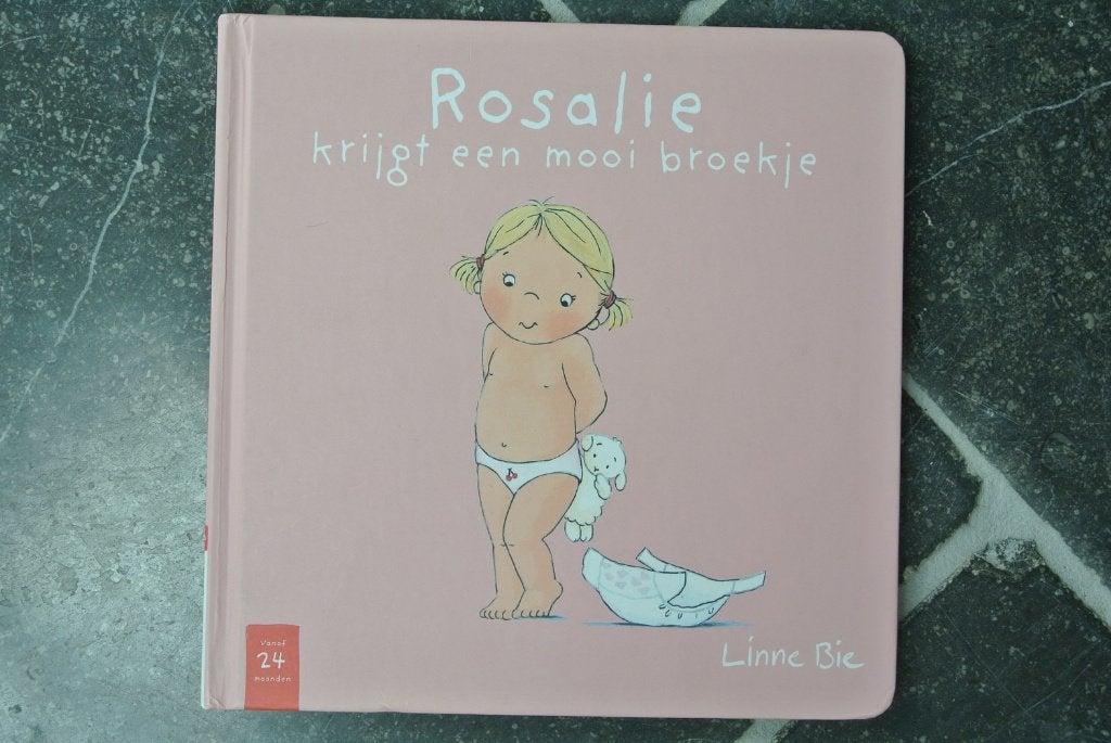 Rosalie krijgt een mooi broekje, Ophalen of Verzenden, Meisje