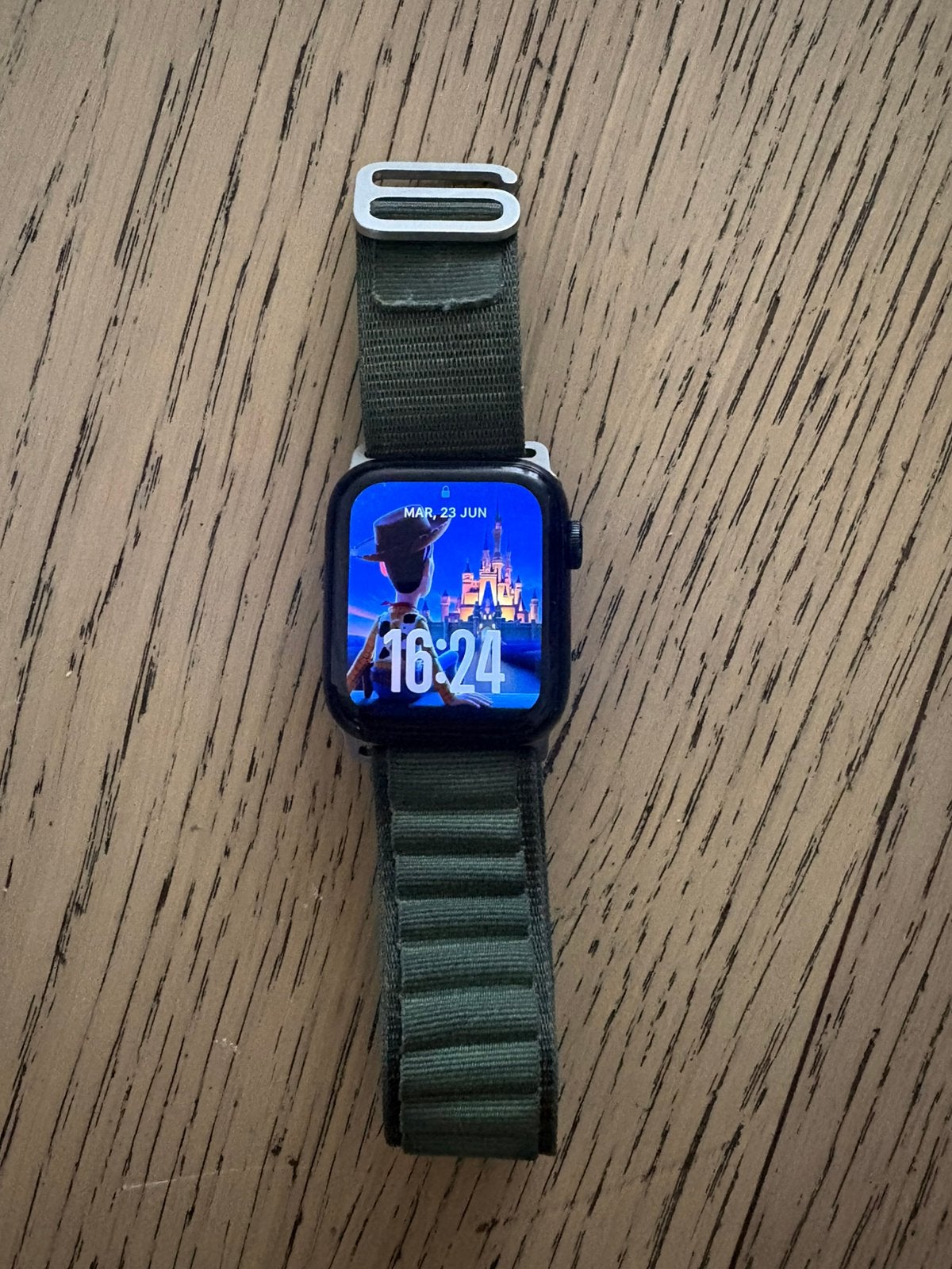 Apple Watch SE 44 mm te koop – in uitstekende staat, Enlèvement ou Envoi, Comme neuf