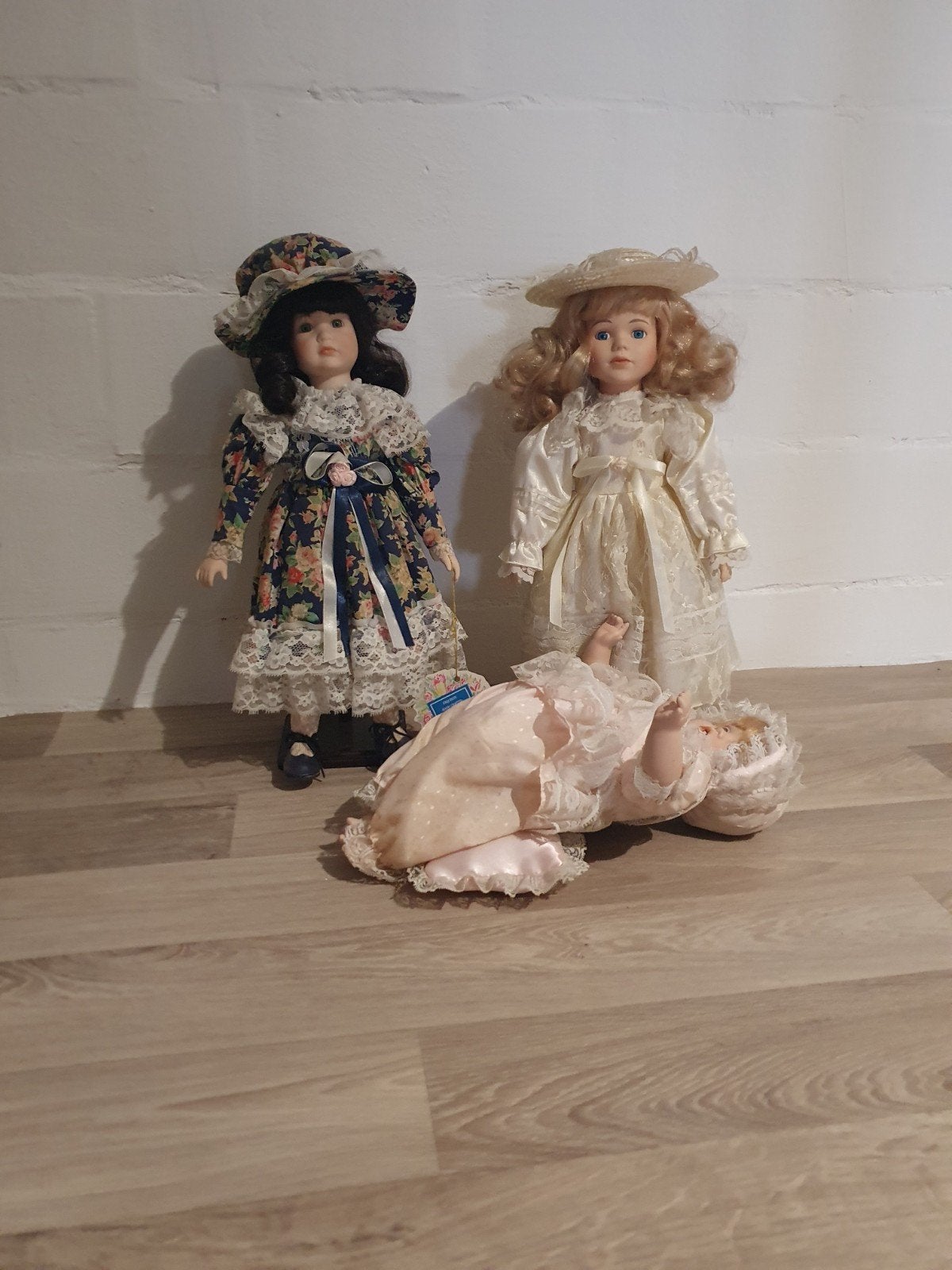 3 porseleinen poppen, Ophalen of Verzenden, Zo goed als nieuw, Pop, Levensecht of Reborn
