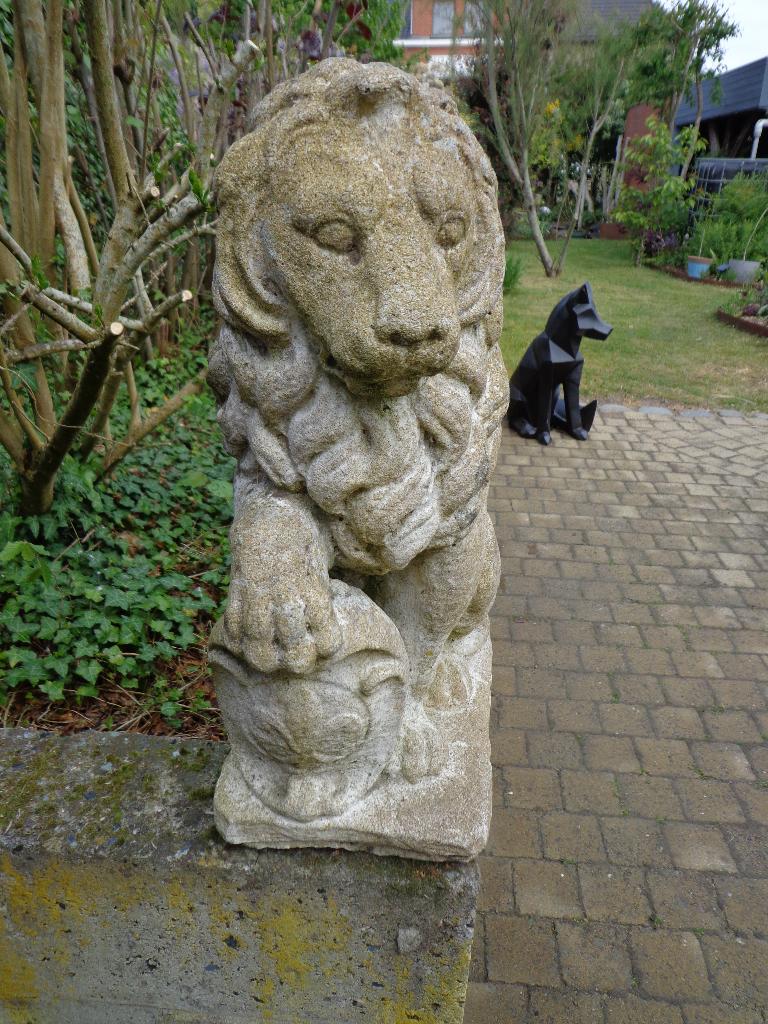 tuinbeelden leeuw, Tuin en Terras, Tuinbeelden, Ophalen, Gebruikt, Beton, Dierenbeeld