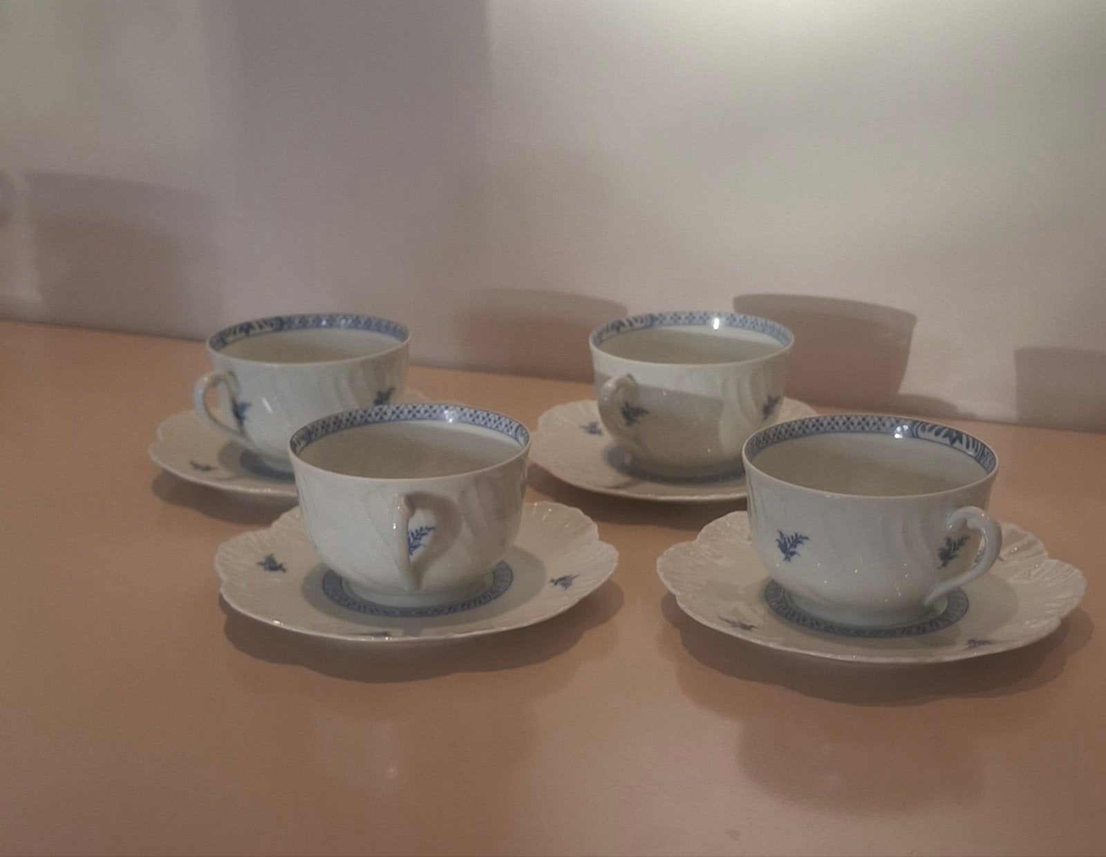 Royal Limoges "Noailles": 4 kop-en-schotels, Enlèvement