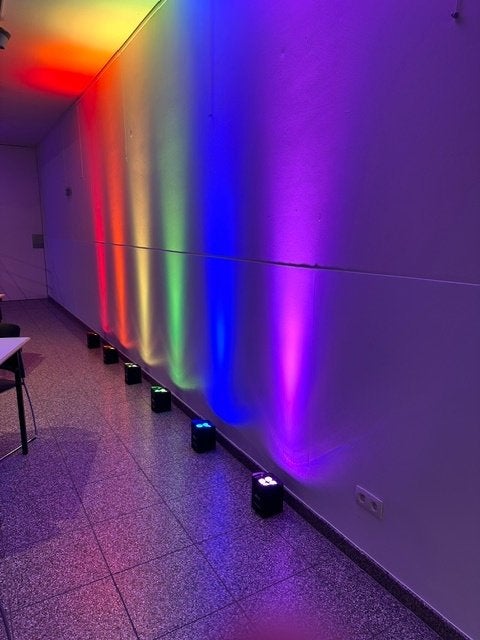 Tot 16 Draadloze uplighters Chauvet te huur, Ophalen, Zo goed als nieuw