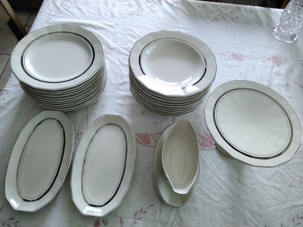 Service Nimy beige liseré argenté 28 pièces, Antiquités & Art, Enlèvement