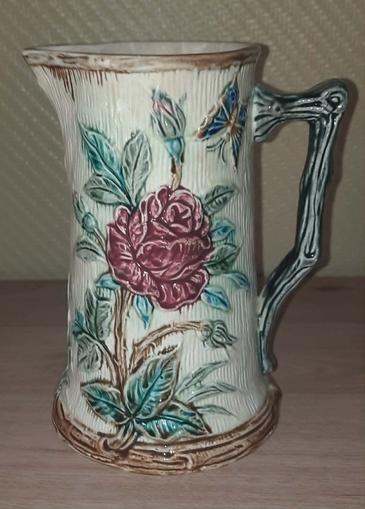 Pichet "Rose et papillon" en Barbotine de Wasmuël, Enlèvement ou Envoi