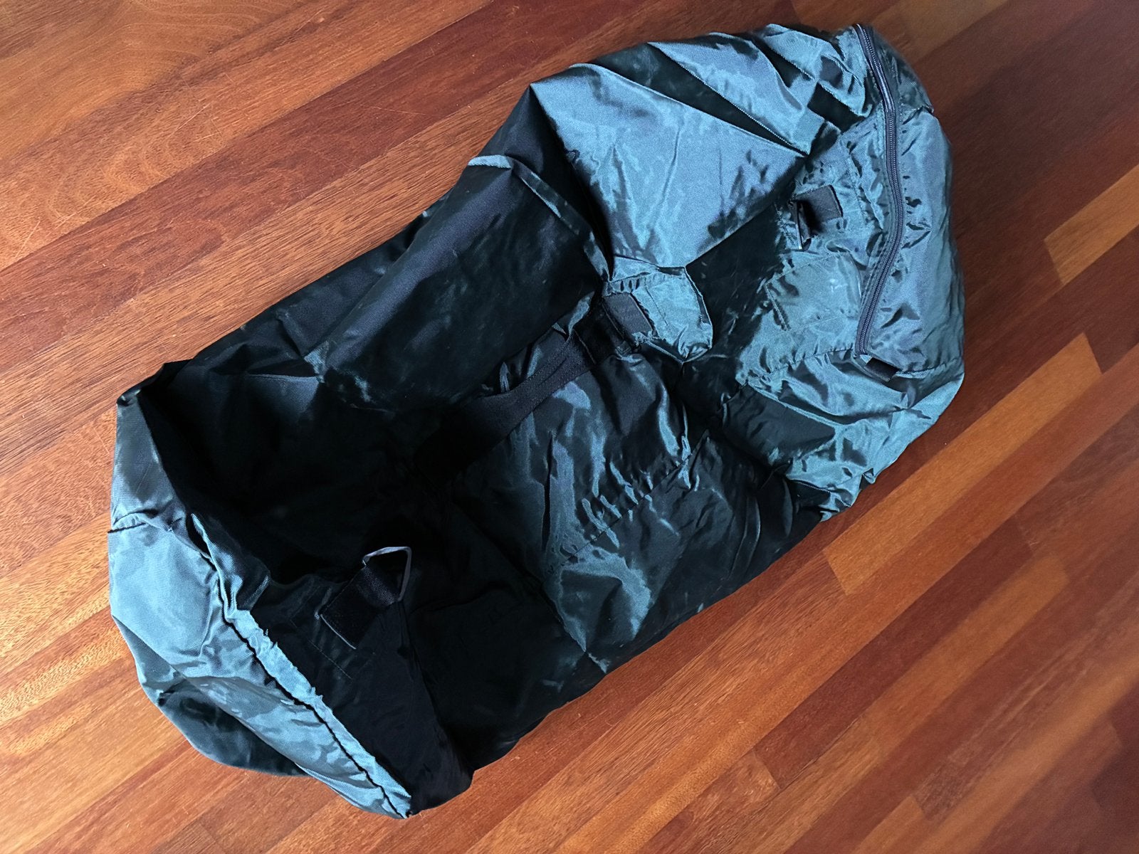 2 poches d'avion à ranger dans les sacs à dos, Caravanes & Camping, Enlèvement, Comme neuf