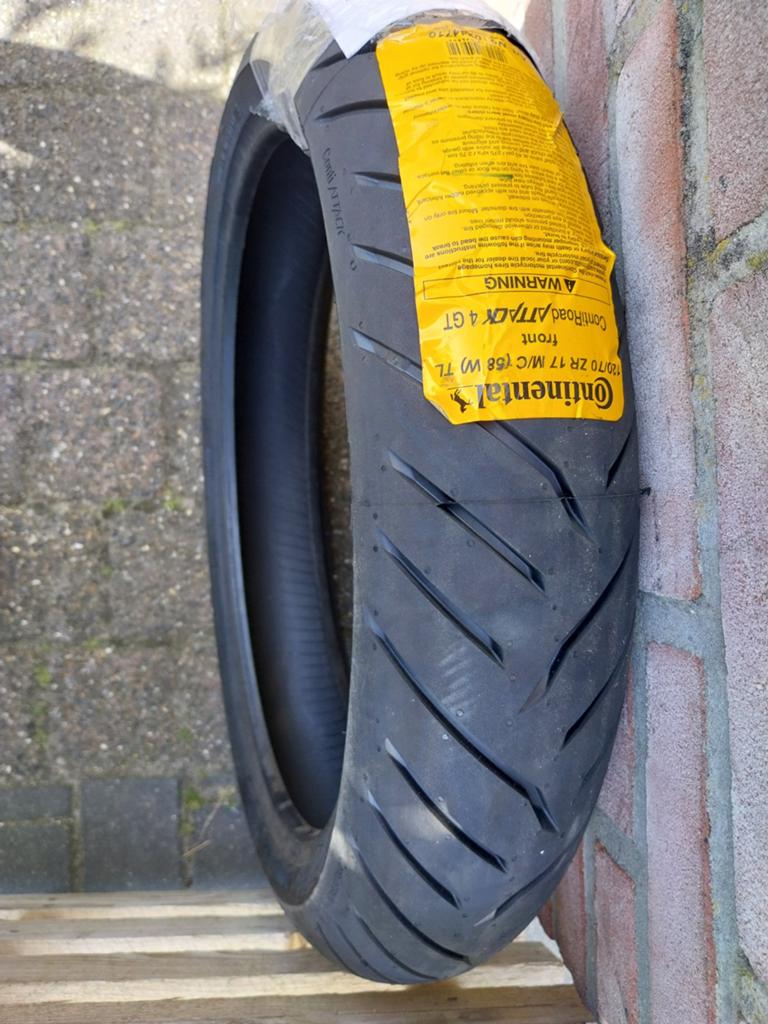 Continental Road Attack 4 GT 120/70 zr 17, Ophalen, Nieuw