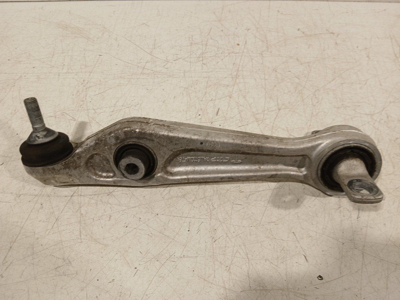 Draagarm links voor Tesla Model 3, Onderdelen@venauto.nl, Van der Ven Autorecycling B.V., Ettenseweg 76, 4706 PB Roosendaal, The Netherlands