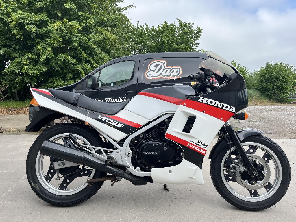 NOS nieuw 1982 Honda VT250F ( integra twin ), Motoren, 250 cc, 2 cilinders, Occasion, Bedrijf