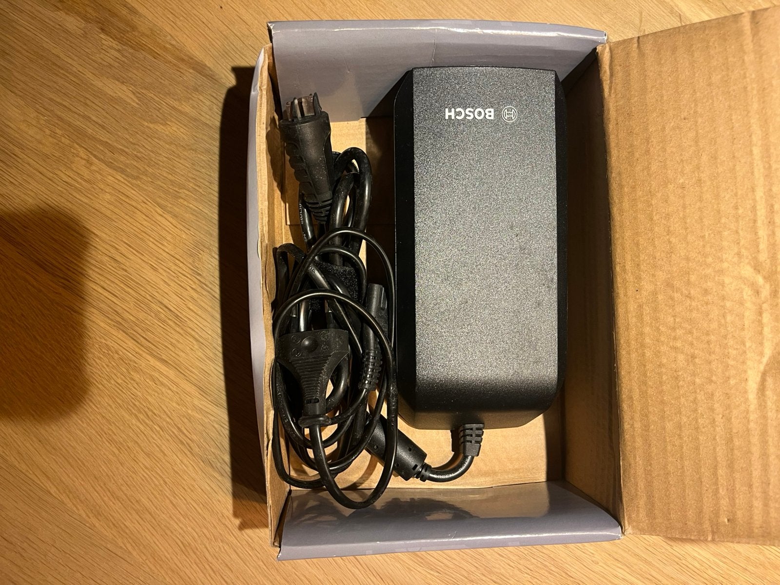 Bosch lader, Fietsen en Brommers, Zo goed als nieuw