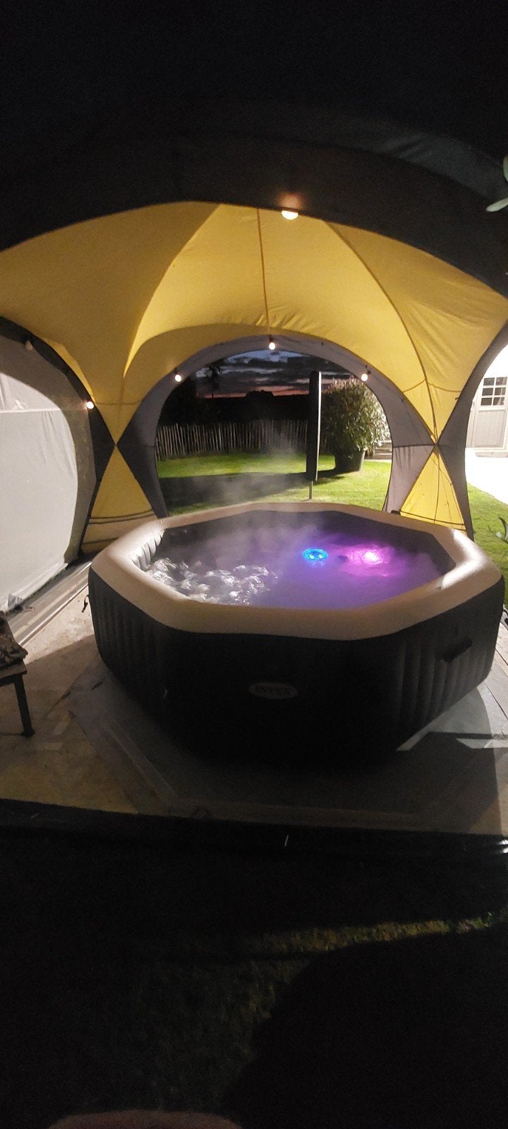 te koop Intel jacuzzi pur spa  6pers met overkapping, Tuin en Terras, Ophalen, Zo goed als nieuw, Opblaasbaar