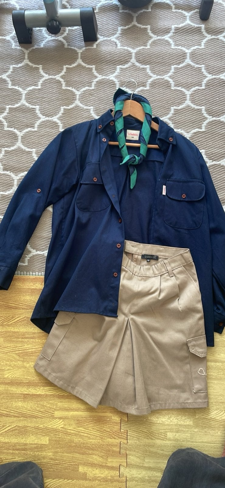 Rok, shirt en sjaal voor gidsen/scouting, Verzamelen, Scouting, Ophalen, Zo goed als nieuw