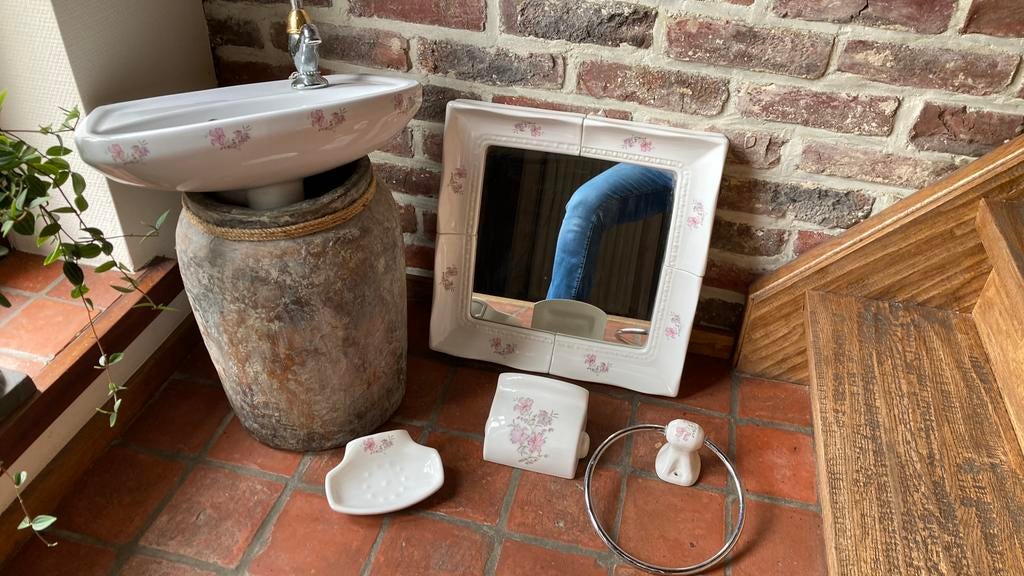 Lavabo- spiegel - zeepbakje - handdoekring en wc houder, Antiek en Kunst, Ophalen