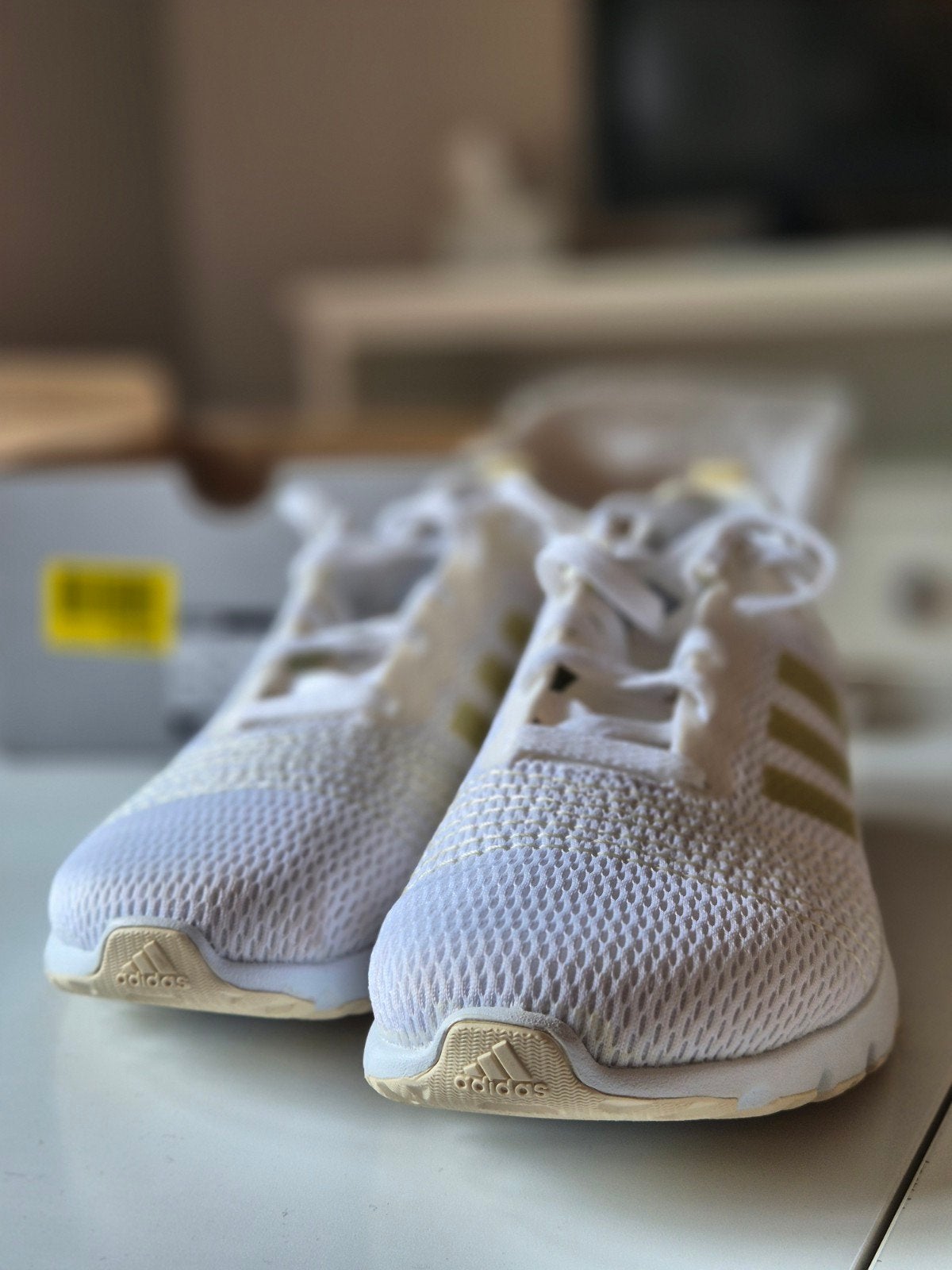 Sneakers pour sport en salle, Ophalen, Adidas, Zo goed als nieuw, Wit
