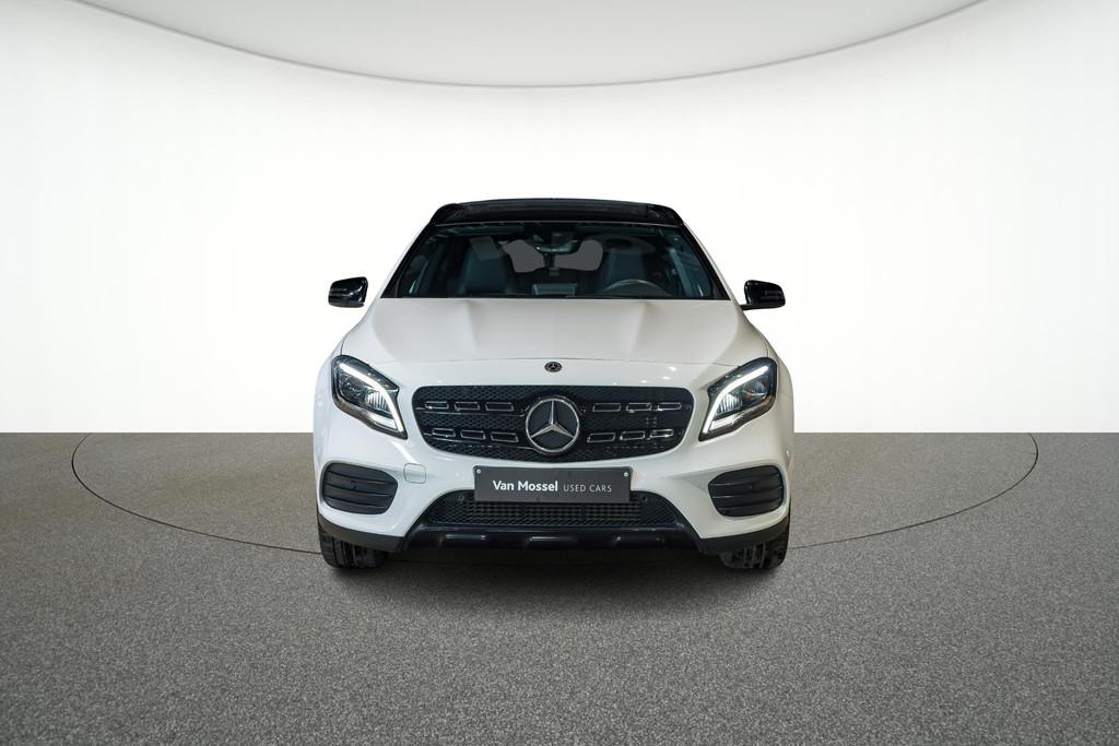 Mercedes-Benz GLA 200 AMG Line + PANORAMISCH DAK + CARPLAY +, Auto's, Stof, Gebruikt, Zwart, 4 cilinders
