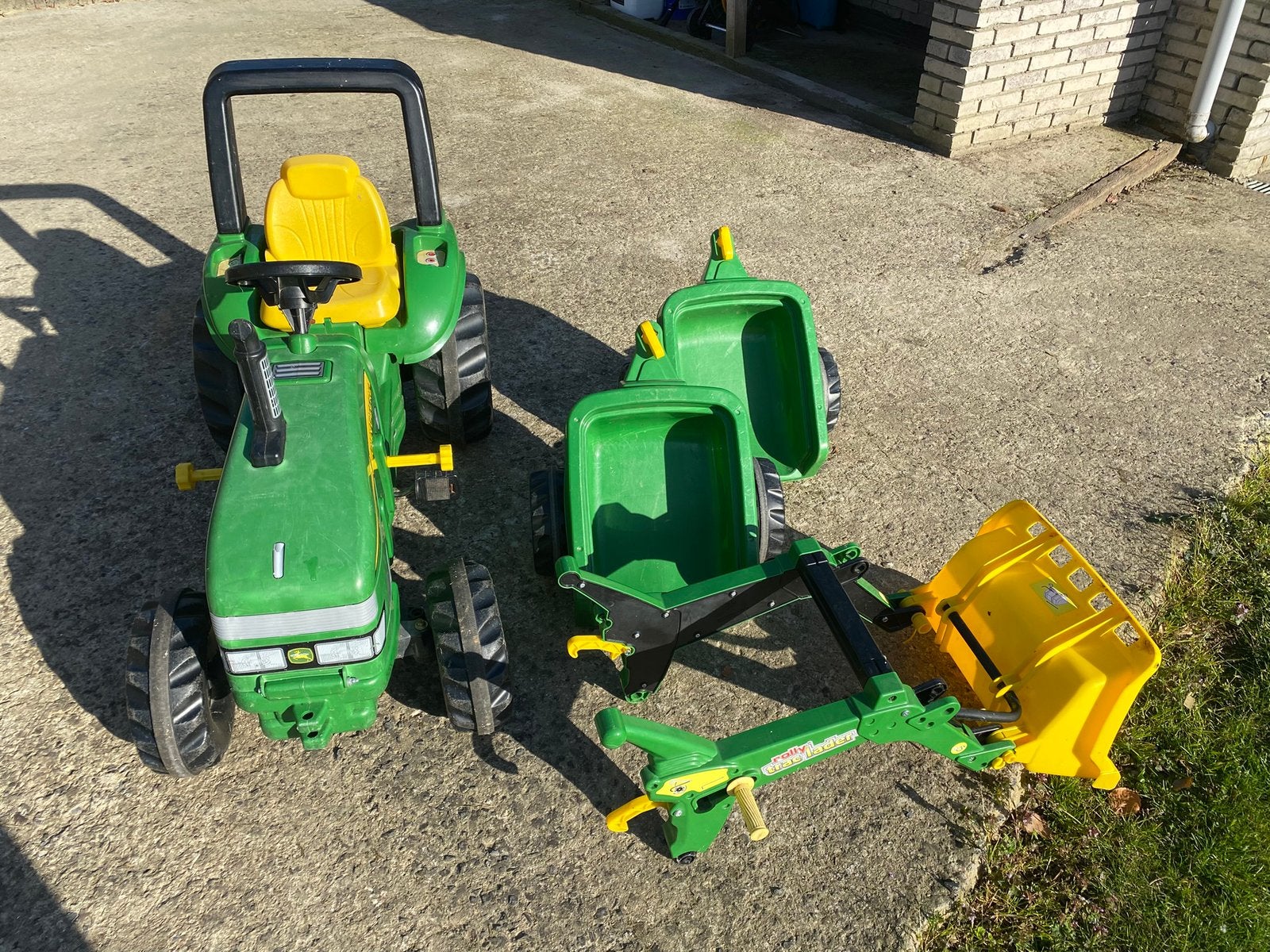 John Deere tractor met voorlader en 2 aanhangwagens, Ophalen, Zo goed als nieuw