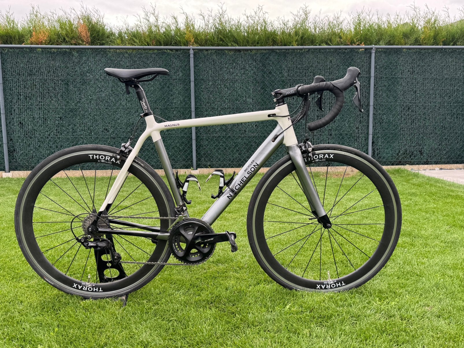 Vélo de route en carbone Magnus Nichelson. Shimano 105  T54, Autres marques, Frein sur jante, Enlèvement, Utilisé