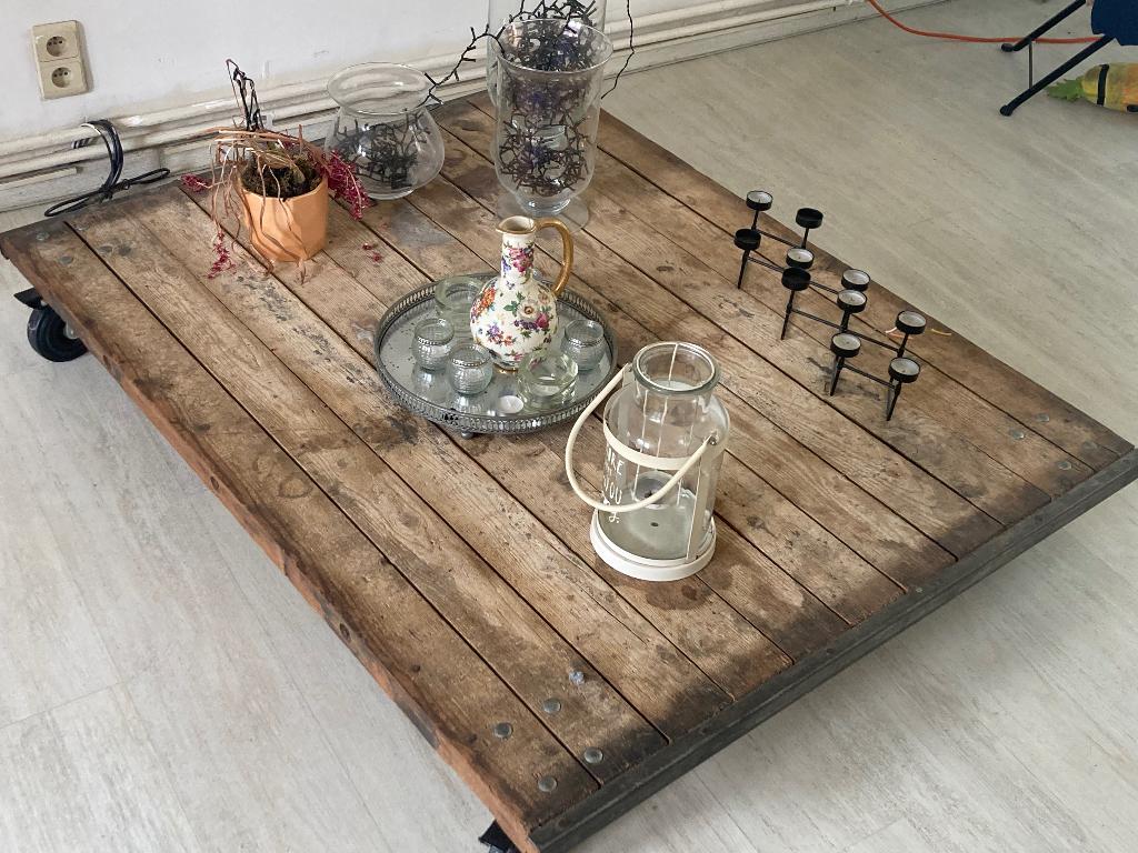 Zware houten salontafel, Huis en Inrichting, Tafels | Salontafels, Ophalen, Gebruikt, Eikenhout, Minder dan 50 cm