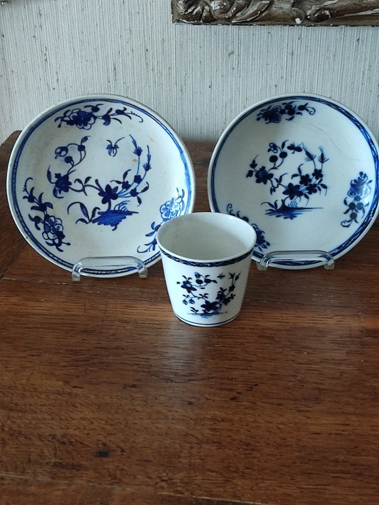 2 soucoupes+ 1 tasse en porcelaine de Tournai, Antiek en Kunst, Ophalen of Verzenden