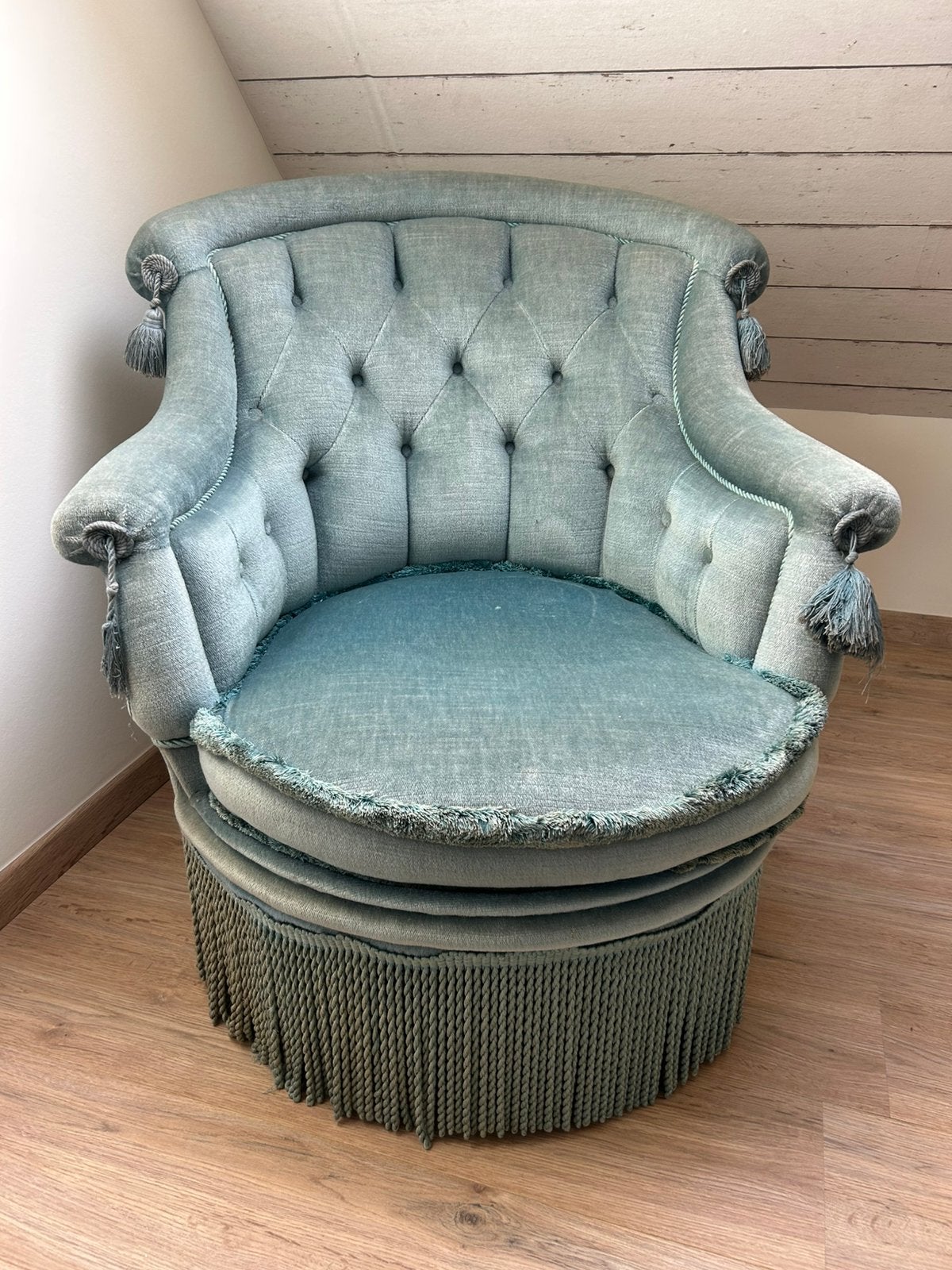 Vintage blauwe fauteuil met franjes – boudoir stijl, Ophalen