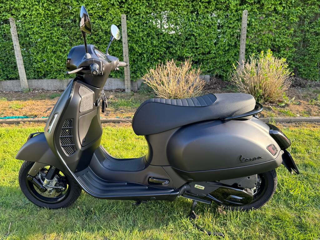 Vespa GTS Super 125 “Notte” als nieuw !!, Fietsen en Brommers, Scooters | Vespa, Ophalen, Overige modellen, Zo goed als nieuw
