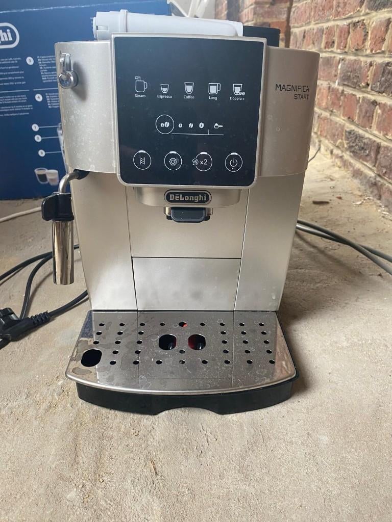 Espresso machine - nieuwprijs 320€ - dus niet bieden aub, Elektronische apparatuur, Ophalen, Zo goed als nieuw, Koffiebonen, Stoompijpje
