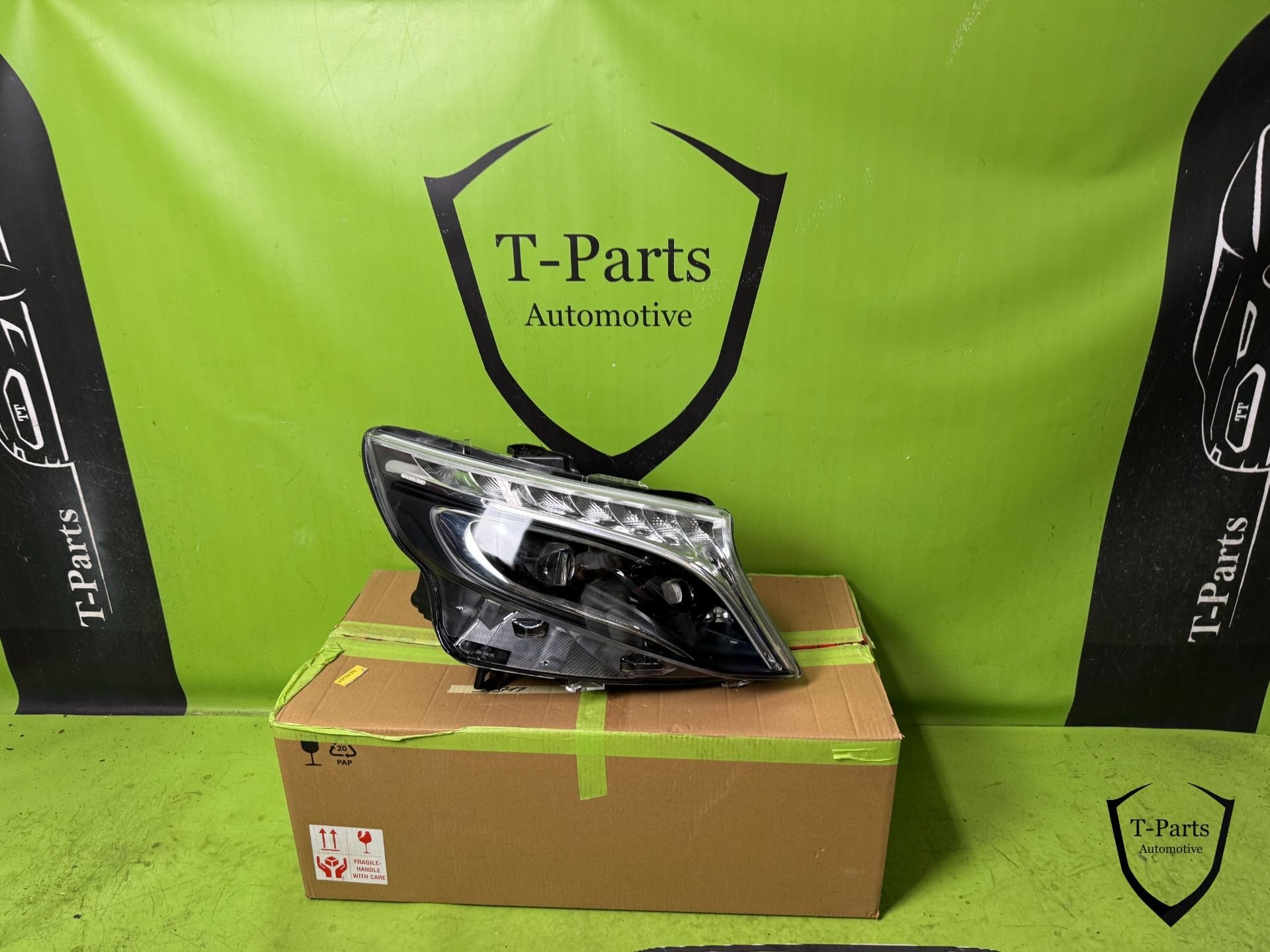 mercedes v klasse koplamp rechts vito A4479061501, Gebruikt, Mercedes-Benz AG, Mercedes-Benz, Mercedesstrasse 120
70372  Stuttgart, DE