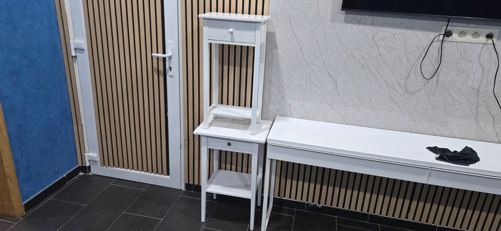 deux table de chevets avec un tiroirs couleur blanche en par, Enlèvement ou Envoi