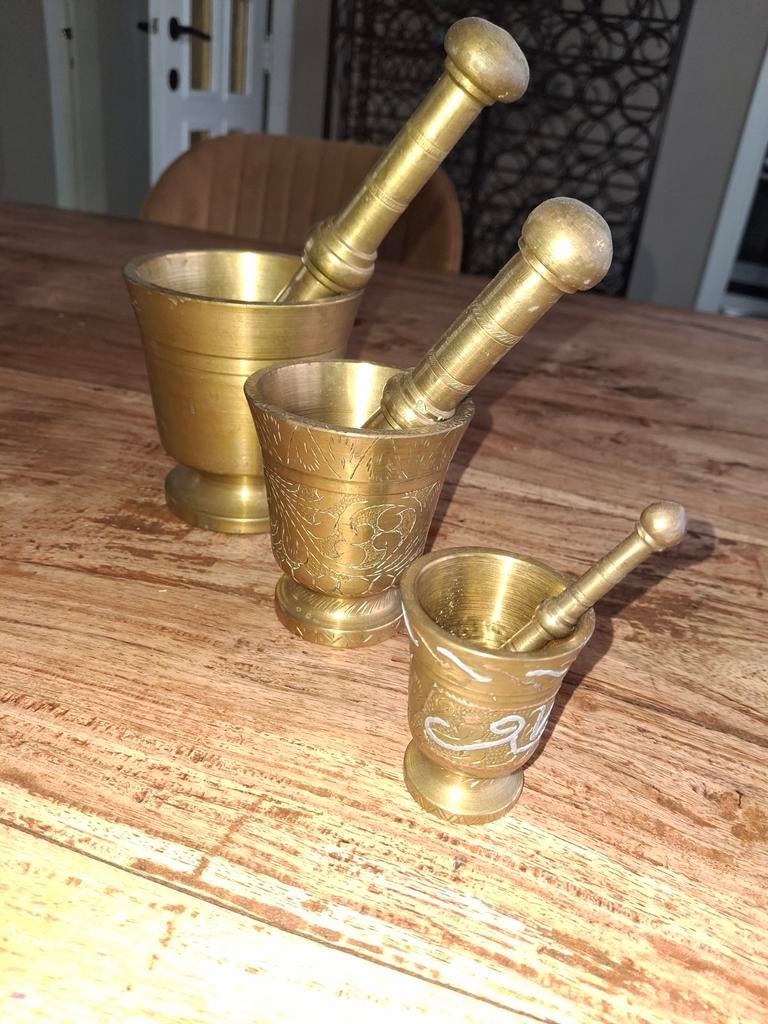 3 koperen vijzels, Ophalen, Koper