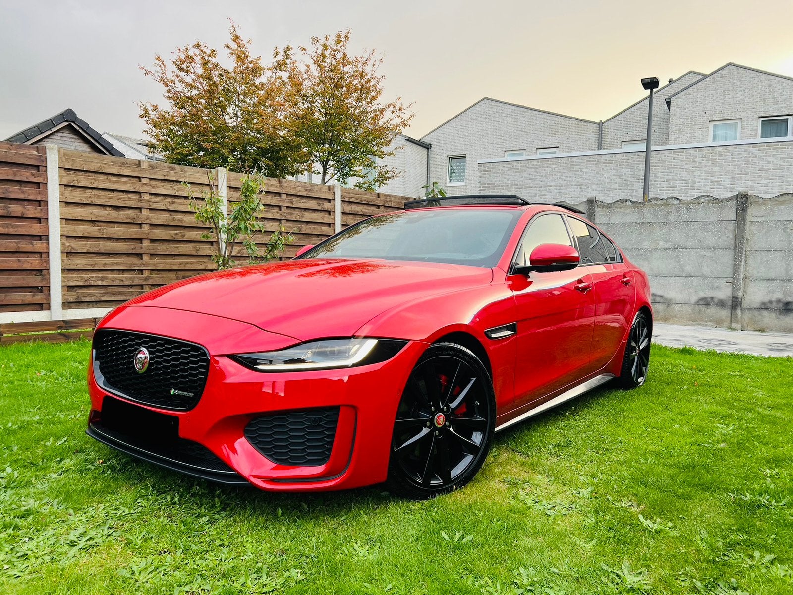 JAGUAR XE 2.0 T P250 R-Dynamic SE, Auto's, Automaat, Achterwielaandrijving, Zwart, Panoramadak