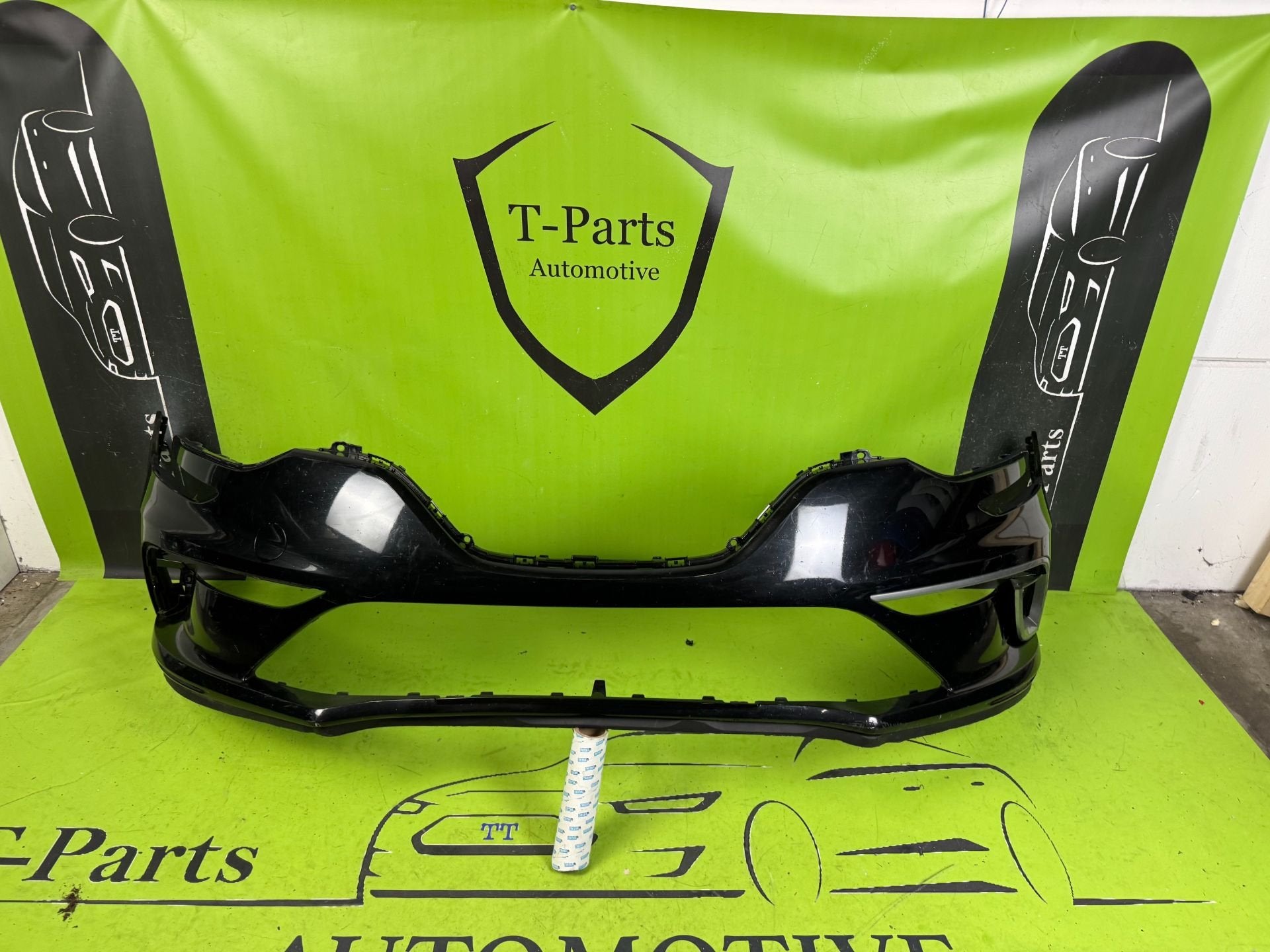 Pare-chocs avant Renault Megane 4 GT, Contact.group@renault.com, Pare-chocs, Renault, Avenue du General Leclerc 122bis
92100  Boulogne-Billancourt, FR