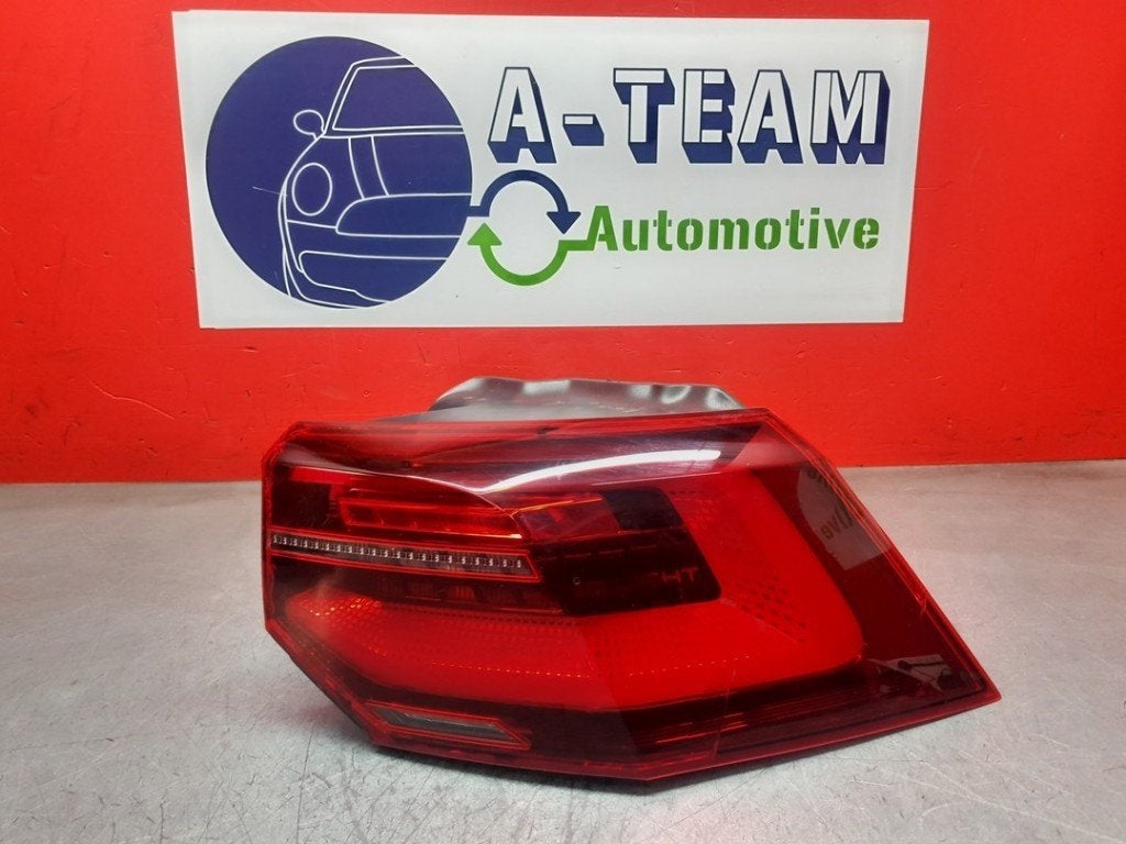 FEU ARRIÈRE DROIT Golf VIII (CD1) (|5H0945208A|), Autos : Pièces & Accessoires, Volkswagen, Volkswagen AG, Utilisé, Kundenbetreuung@volkswagen.de