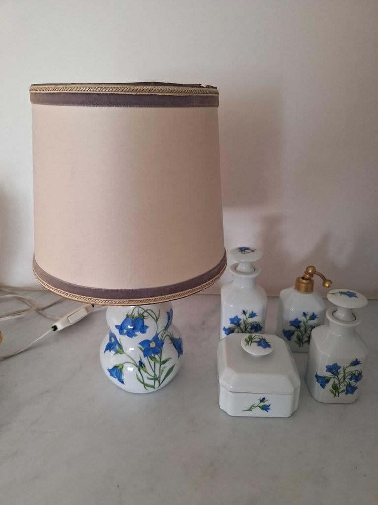Lampadaire en porcelaine, Enlèvement