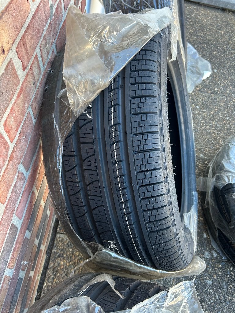 Pirelli Scorpion Run flat 285/45 R20 (Helemaal nieuw), Auto-onderdelen, Banden en Velgen, Ophalen