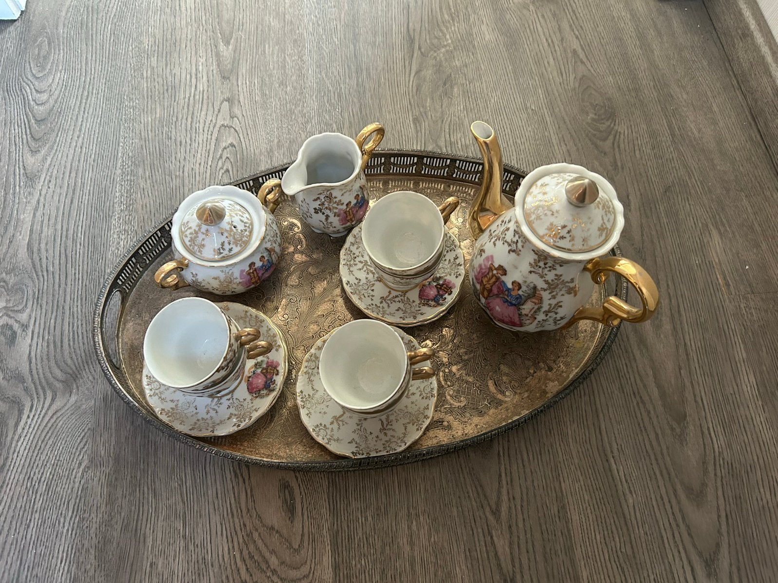 Antiek servies + dienblad, Ophalen