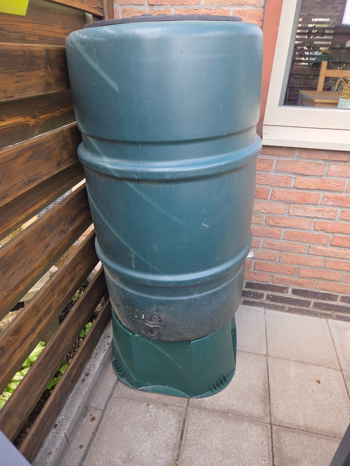 Regenton en voet, Ophalen, Kunststof, Gebruikt, Met kraantje