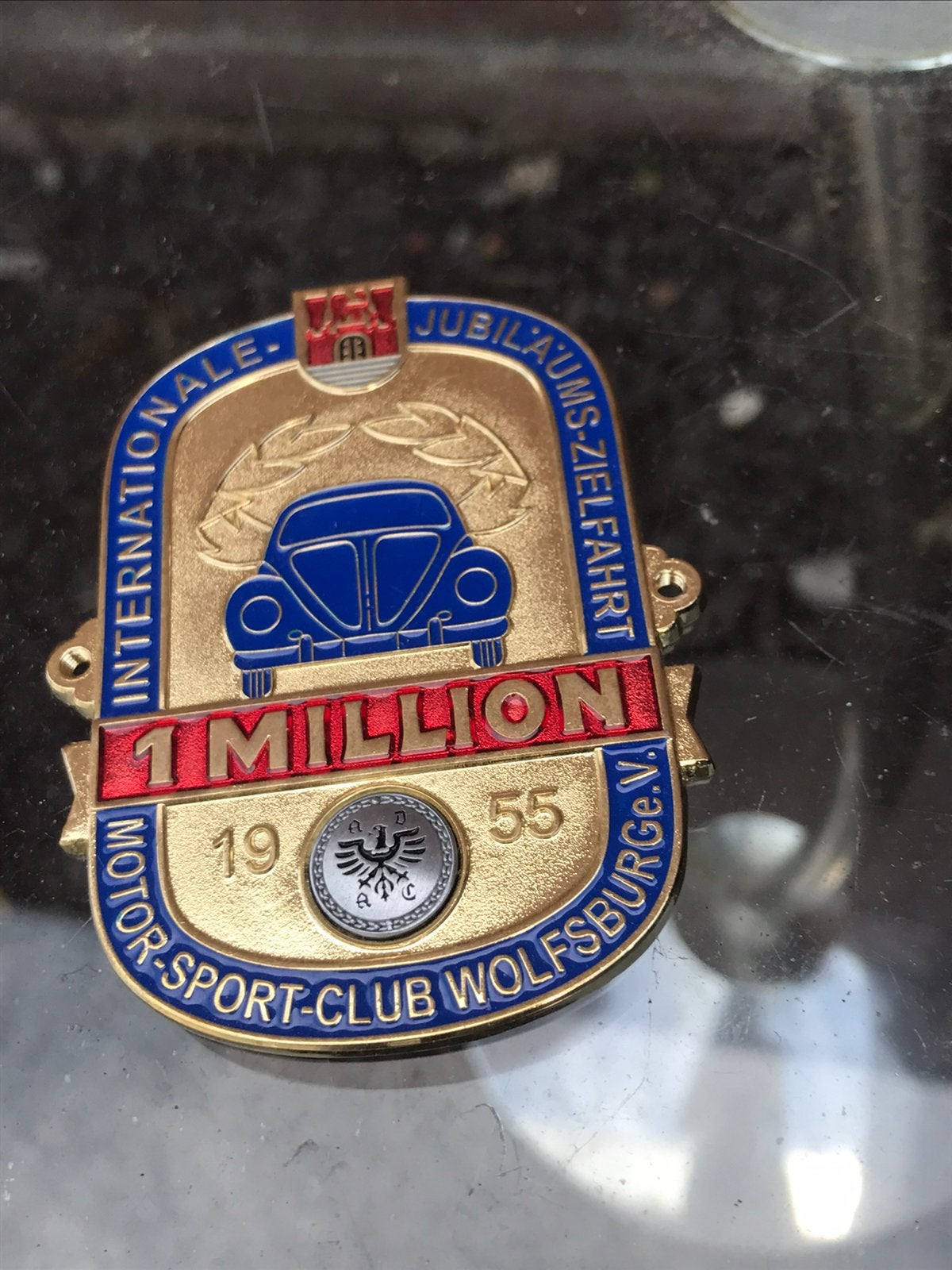 Badge émaillé VW Wolfsburg, Enlèvement ou Envoi, Comme neuf, Voitures